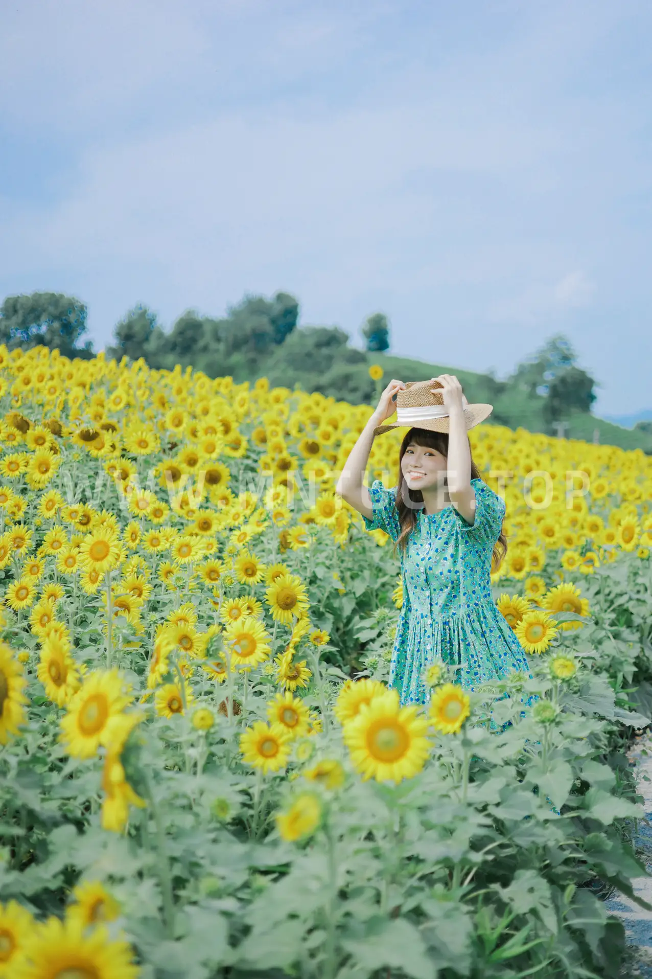 [YITUYU] 2022.07.12 Vol.1458 – Sunflower Summer Fatty Blue-#[33P]-19